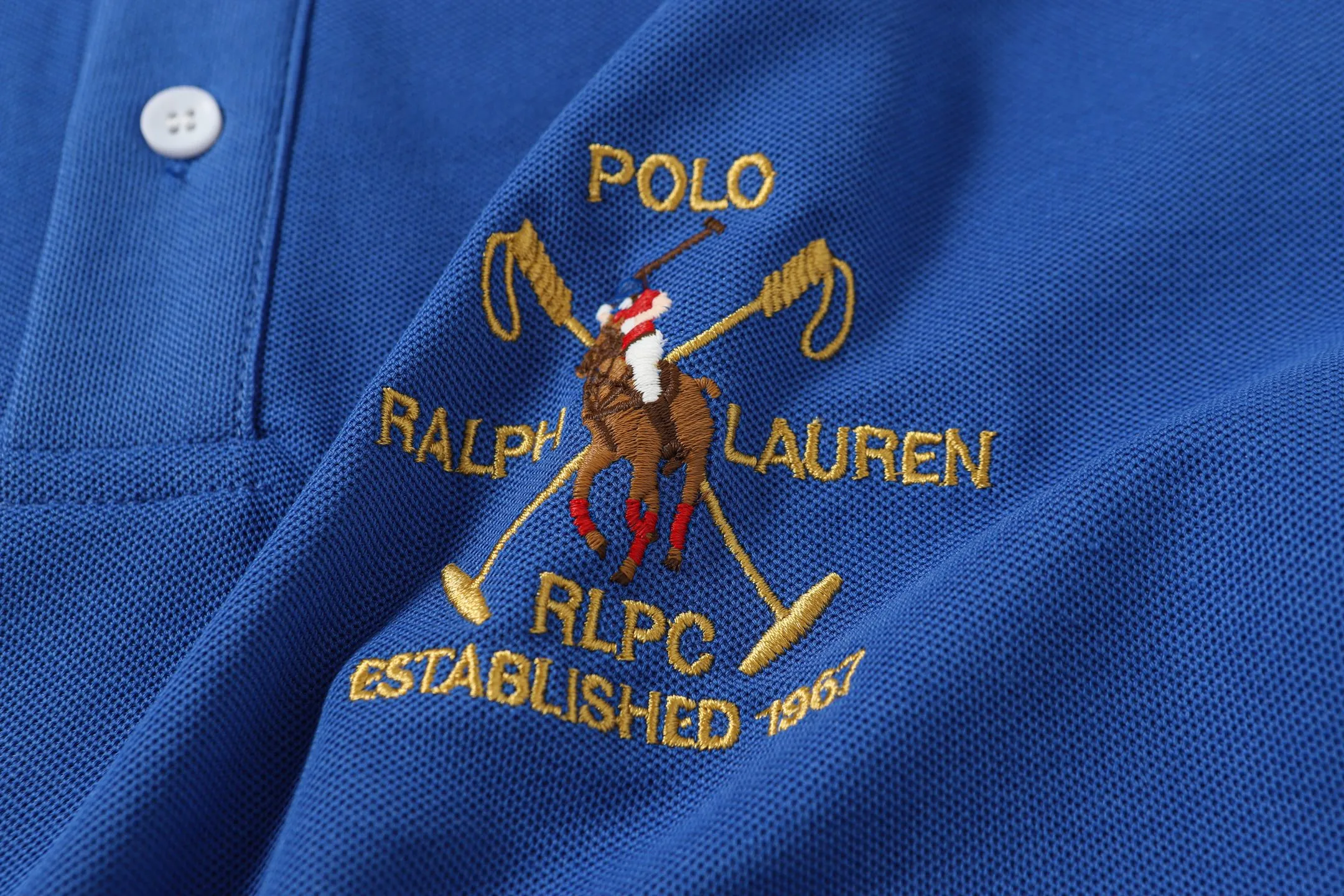 P156 Style number: A015 [Ralph Lauren classic letter logo embroidered Polo shirt] ✅250 grams of fine cotton pique fabric, custom-woven and dyed threads ✅Original stickers Scan the QR code to enter the official website ✅Large version, loose and stylish, can wear up to 210 pounds Color: black, white, navy, blue, sky blue, dark gray, floral gray Size: S-XL